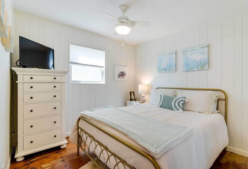 < 1 Mi To Ocean: Water View Home In Jamaica Beach