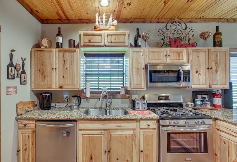 Jefferson Vacation Rental With Golf Cart!