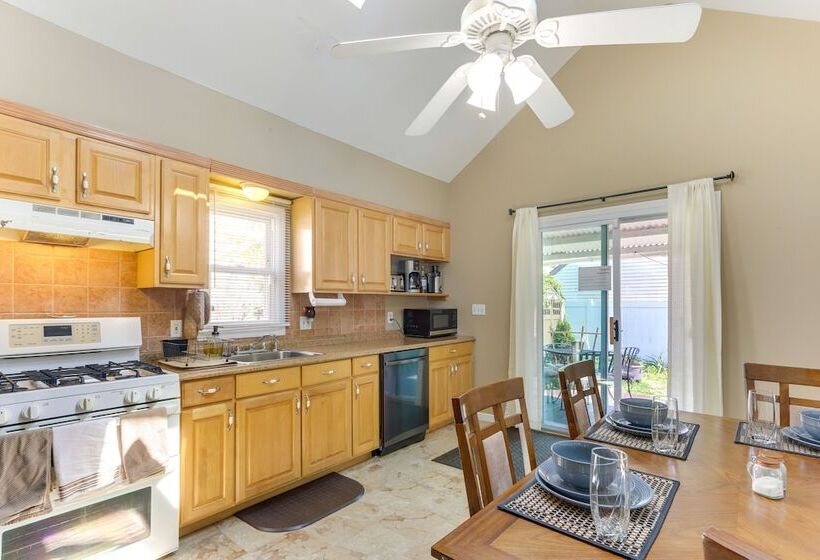 Keansburg Home W/ Private Hot Tub!