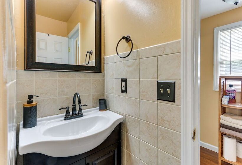 Keansburg Home W/ Private Hot Tub!