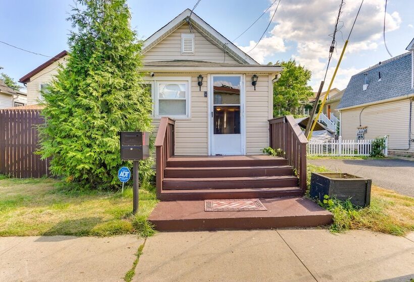 Keansburg Home W/ Private Hot Tub!