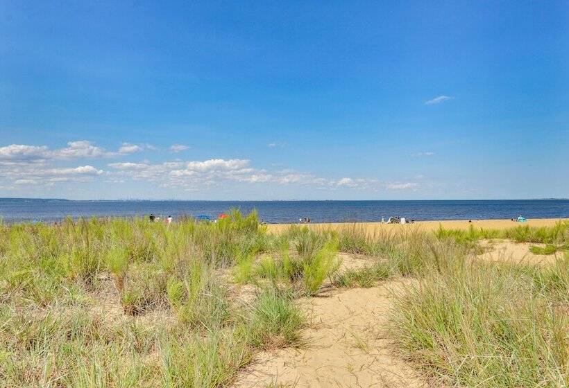 Keansburg Home W/ Private Hot Tub!