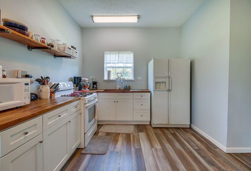 Kentucky Retreat Near Williamstown Lake!