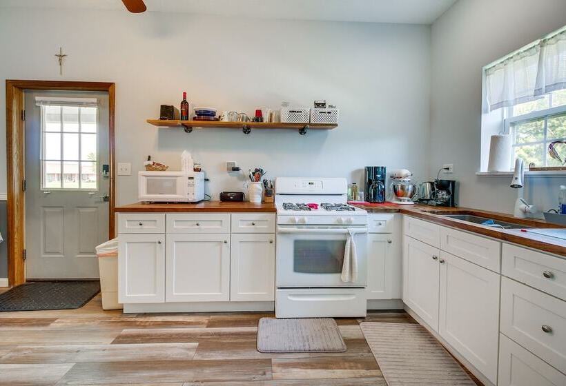 Kentucky Retreat Near Williamstown Lake!