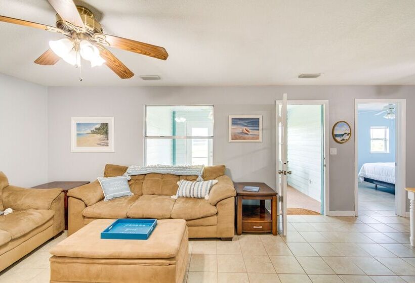 Keystone Heights Vacation Rental: On The Lake!