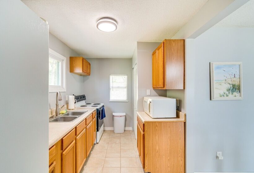 Keystone Heights Vacation Rental: On The Lake!