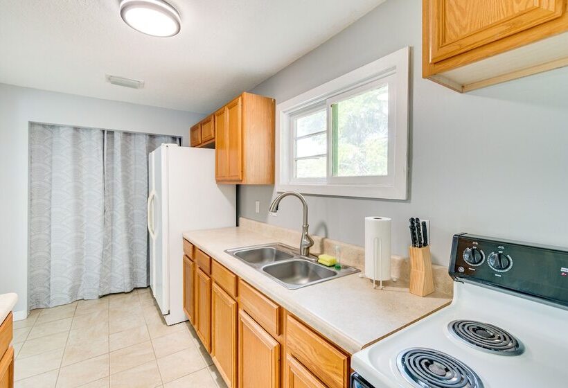 Keystone Heights Vacation Rental: On The Lake!