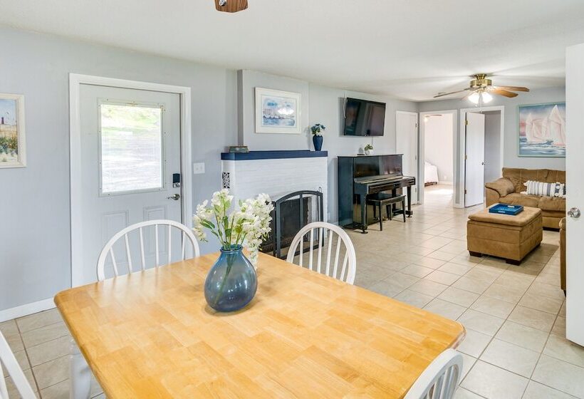 Keystone Heights Vacation Rental: On The Lake!