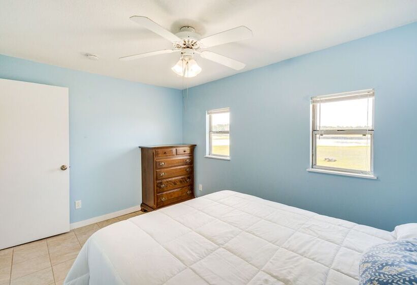 Keystone Heights Vacation Rental: On The Lake!