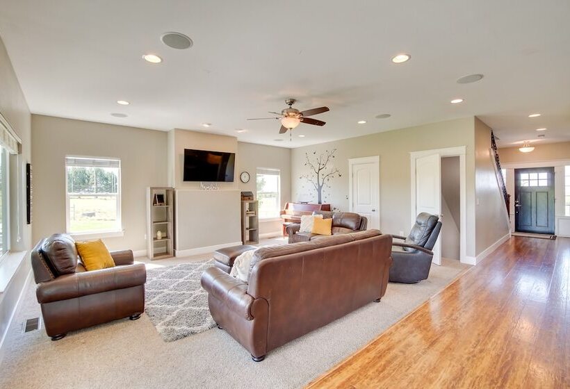 Kid Friendly Pasco Farmhouse W/ Playset, Game Room