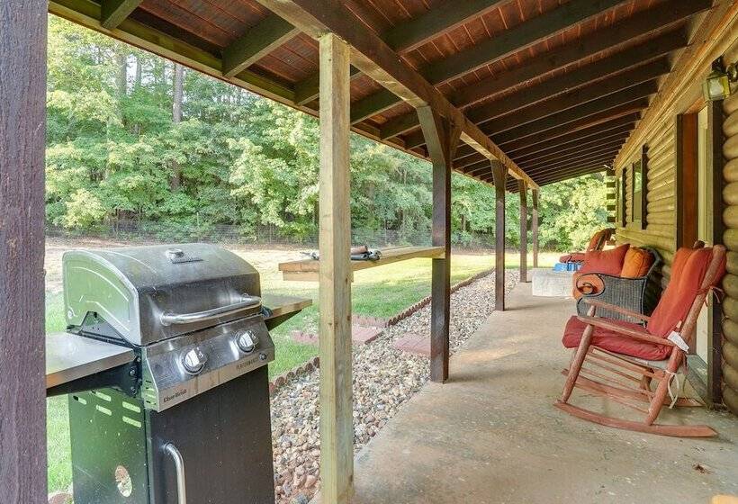 Kilgore Gem: Pet Friendly Cabin W/ Duck Pond!