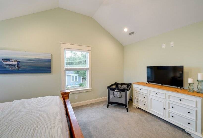 Kill Devil Hills Retreat W/ Gas Grill & Deck!