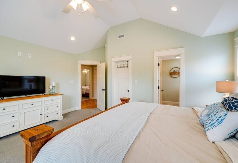 Kill Devil Hills Retreat W/ Gas Grill & Deck!