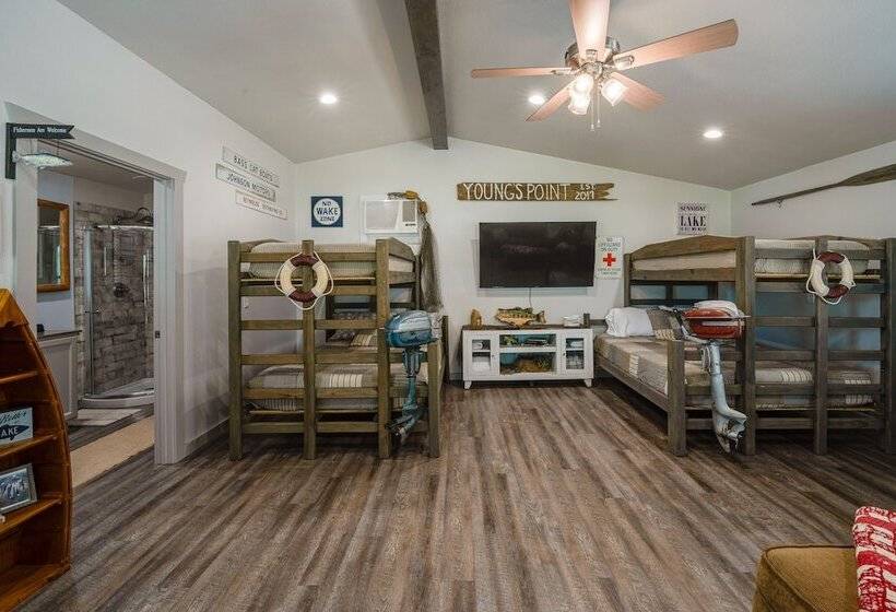 Yard, Dock & Boat Slip: Lake Bridgeport Cabin!