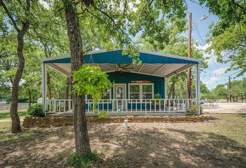 Yard, Dock & Boat Slip: Lake Bridgeport Cabin!