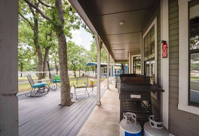 Yard, Dock & Boat Slip: Lake Bridgeport Cabin!