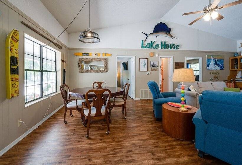 Yard, Dock & Boat Slip: Lake Bridgeport Cabin!