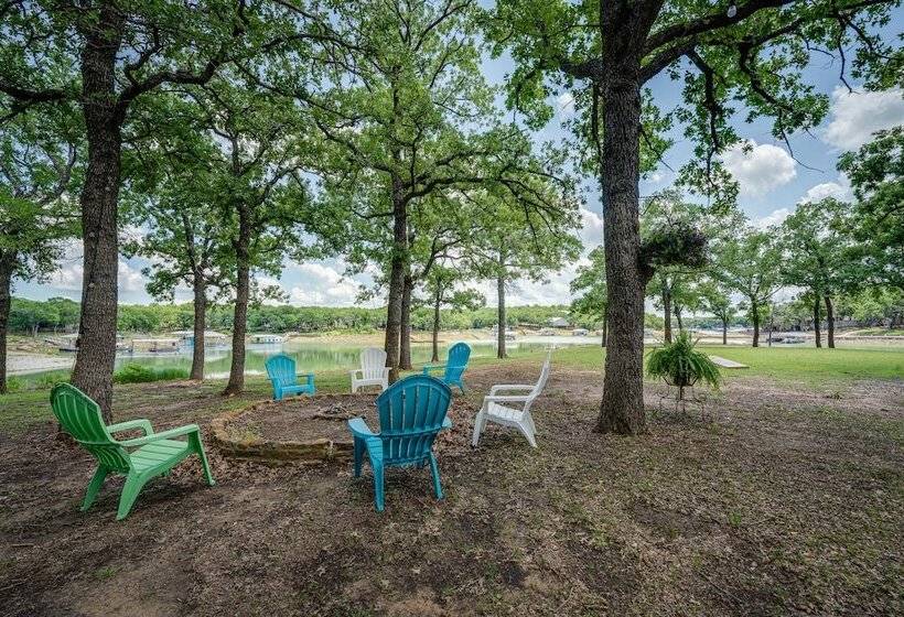 Yard, Dock & Boat Slip: Lake Bridgeport Cabin!