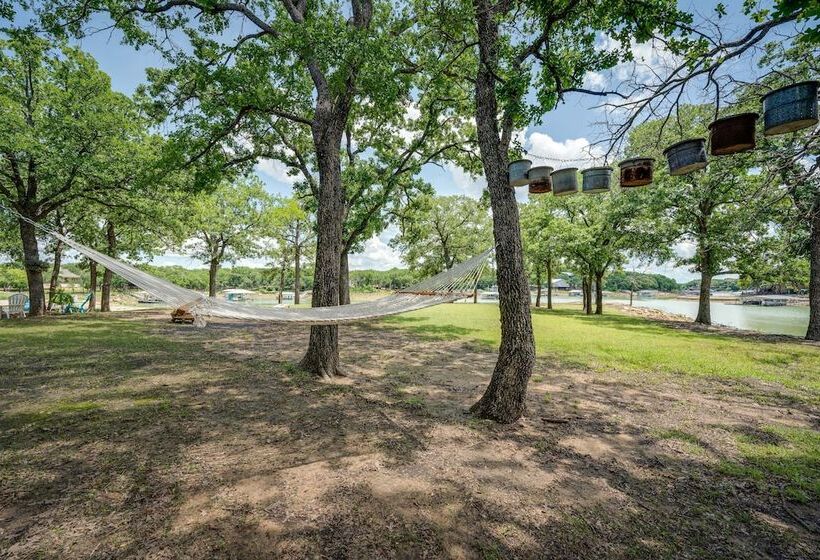 Yard, Dock & Boat Slip: Lake Bridgeport Cabin!