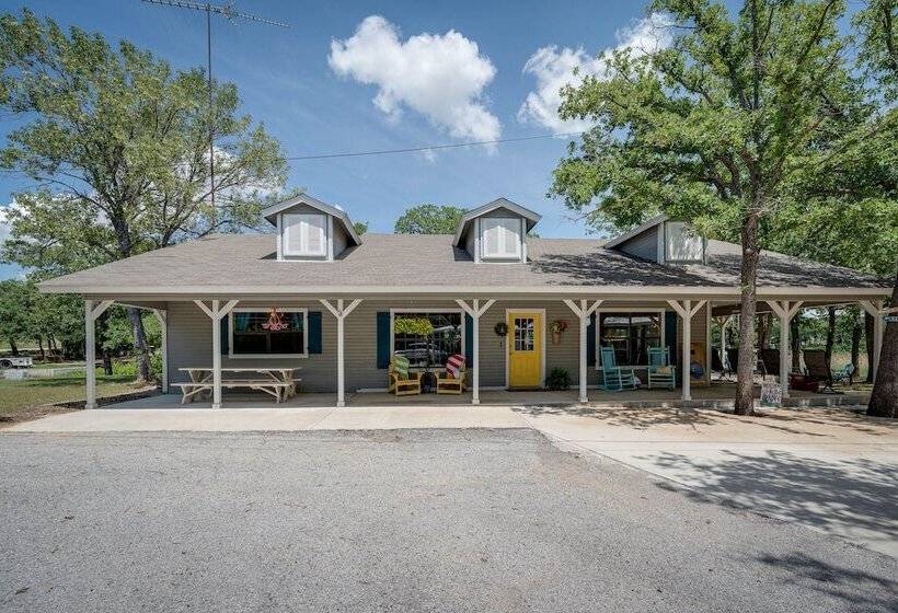 Yard, Dock & Boat Slip: Lake Bridgeport Cabin!