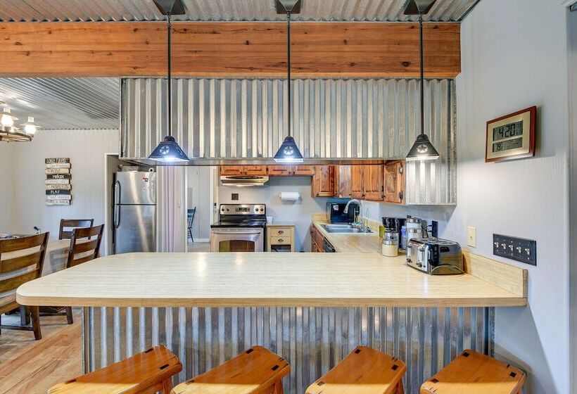 Lake Brownwood Home W/ Private Boat Dock!