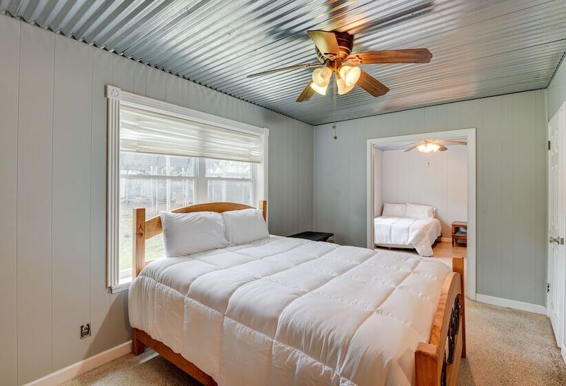 Lake Brownwood Home W/ Private Boat Dock!