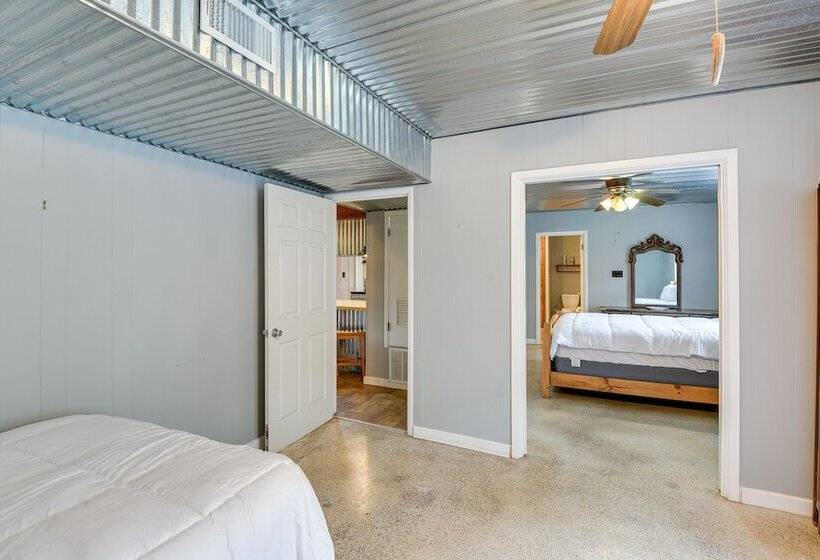 Lake Brownwood Home W/ Private Boat Dock!