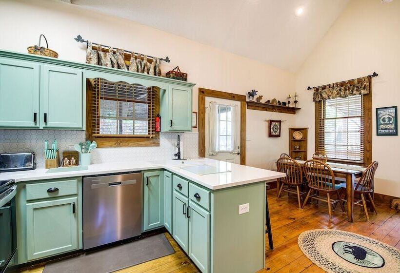 Lake Cumberland Resort Cabin W/ Community Perks!