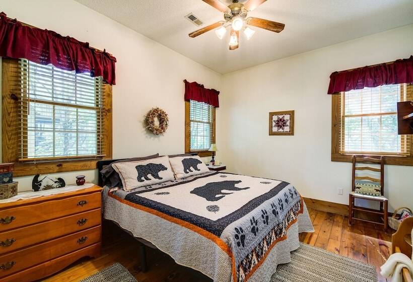 Lake Cumberland Resort Cabin W/ Community Perks!