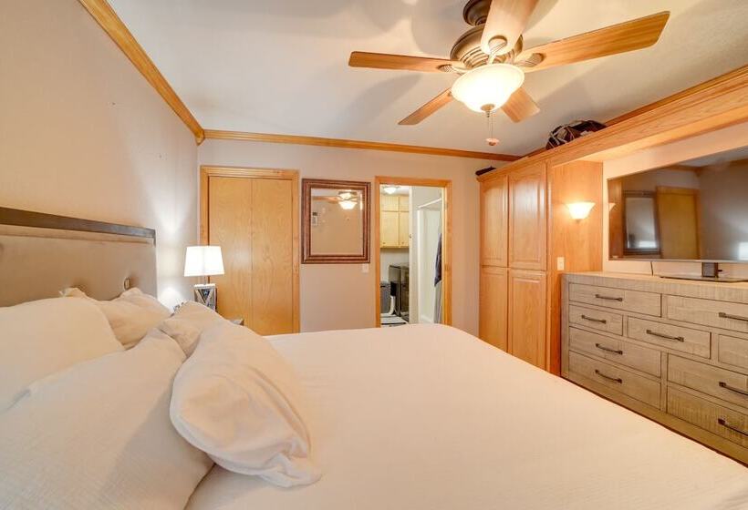 Lake Eufaula Retreat W/ Boat Slip & Fireplace!