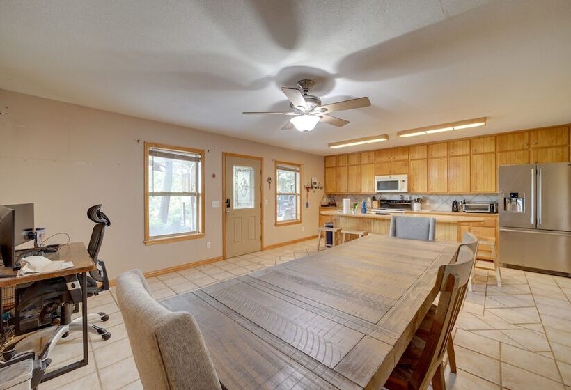 Lake Eufaula Retreat W/ Boat Slip & Fireplace!