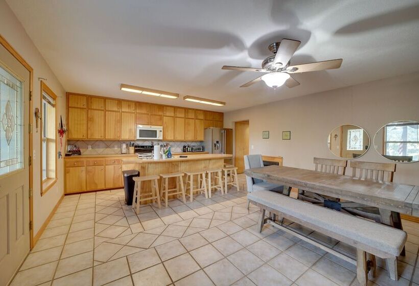 Lake Eufaula Retreat W/ Boat Slip & Fireplace!