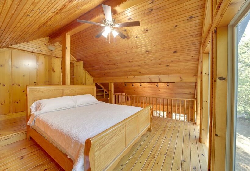 Lake Eufaula Retreat W/ Boat Slip & Fireplace!