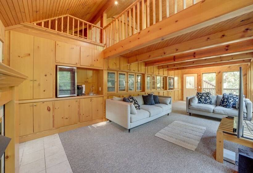 Lake Eufaula Retreat W/ Boat Slip & Fireplace!