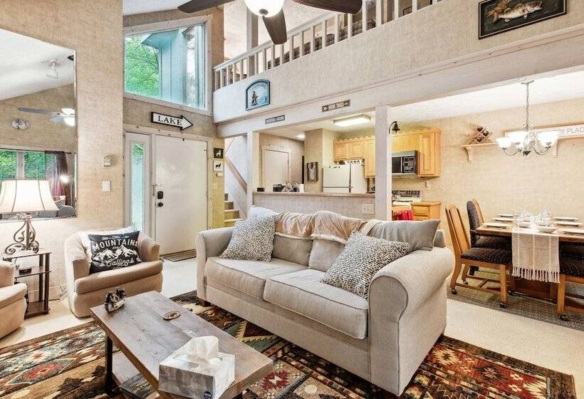 Lake Harmony Home W/ Screened Porch & Hot Tub!