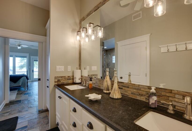 Lake Livingston Paradise: Outdoor Pool W/ Slide!