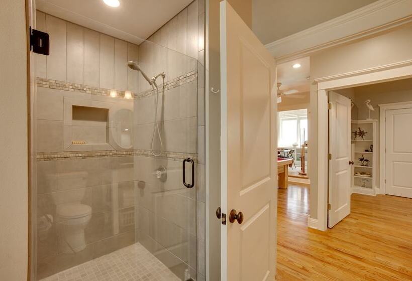 Lake Livingston Paradise: Outdoor Pool W/ Slide!