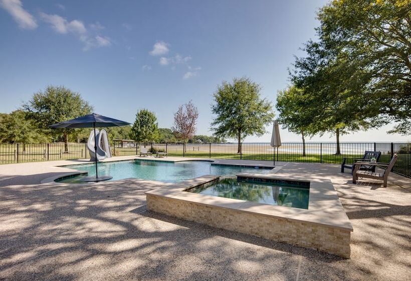 Lake Livingston Paradise: Outdoor Pool W/ Slide!