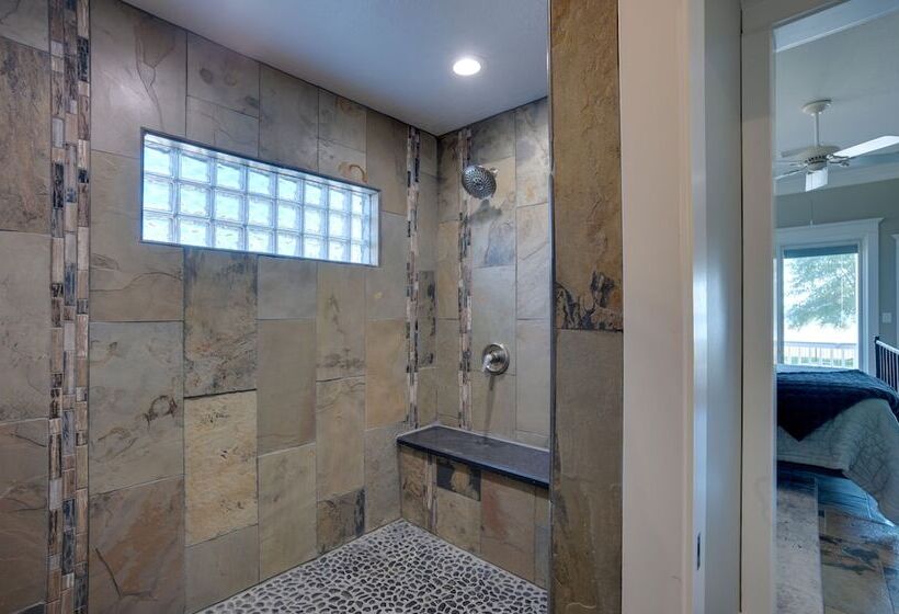 Lake Livingston Paradise: Outdoor Pool W/ Slide!