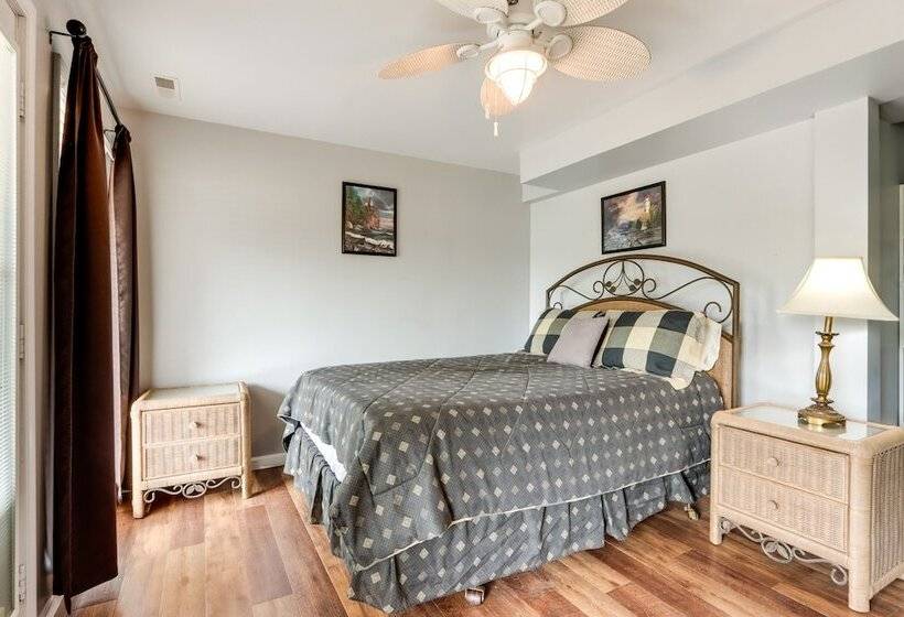 Fire Pit & Dock: Lake Of The Ozarks Retreat!