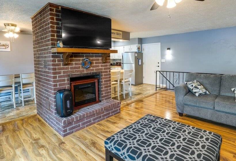 Lakefront Arkansas Escape W/ Grill, Dock & Kayaks!