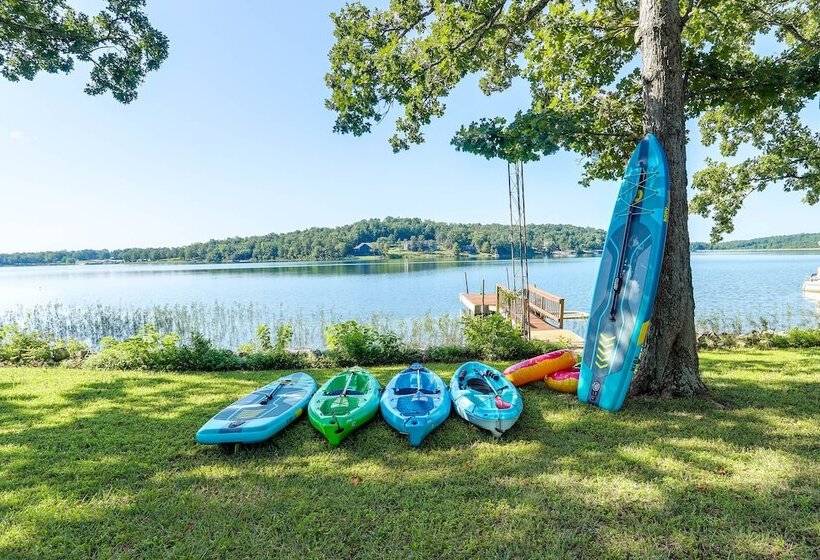 Lakefront Arkansas Escape W/ Grill, Dock & Kayaks!