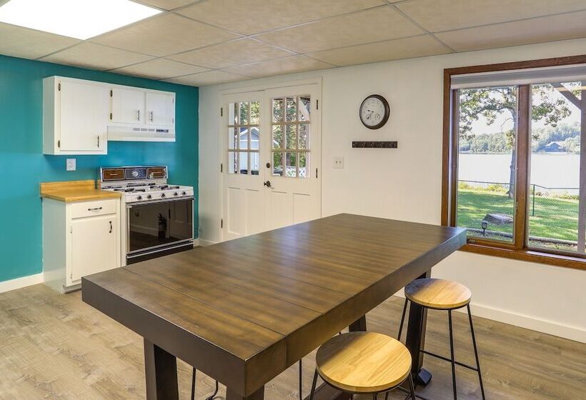 Lakefront Arkansas Escape W/ Grill, Dock & Kayaks!