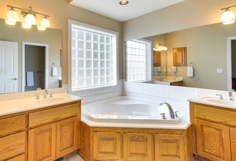 Lakefront Bella Vista Home W/ Game Room & Dock!