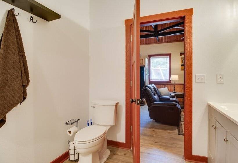 Lakefront Bull Shoals Cabin Rental: Pets Welcome!