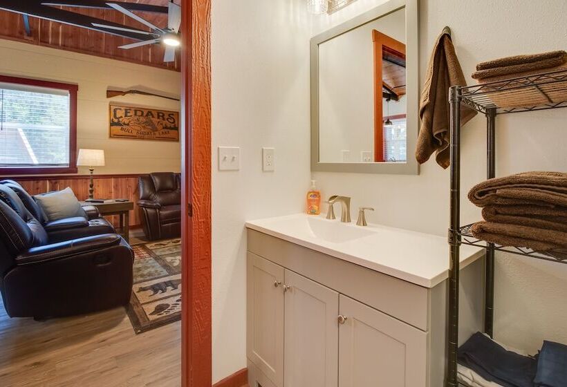 Lakefront Bull Shoals Cabin Rental: Pets Welcome!