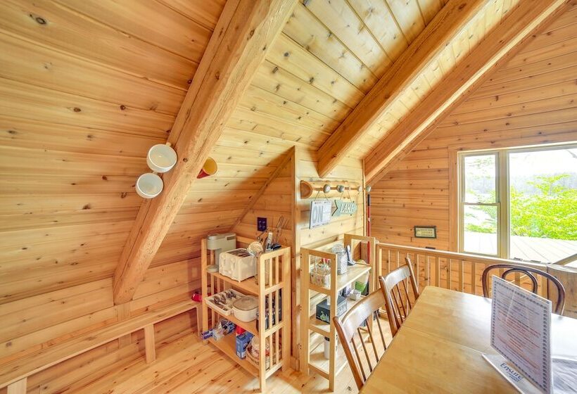 Lakefront Cabin W/ Dock & Trails, Mins To Town!