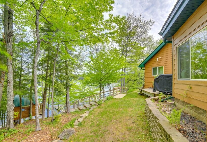 Lakefront Cabin W/ Dock & Trails, Mins To Town!