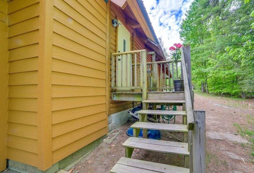 Lakefront Cabin W/ Dock & Trails, Mins To Town!