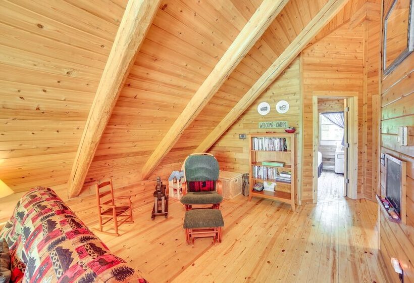 Lakefront Cabin W/ Dock & Trails, Mins To Town!